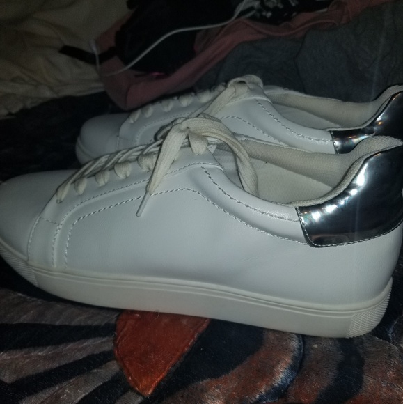 SHOES - Picture 1 of 4